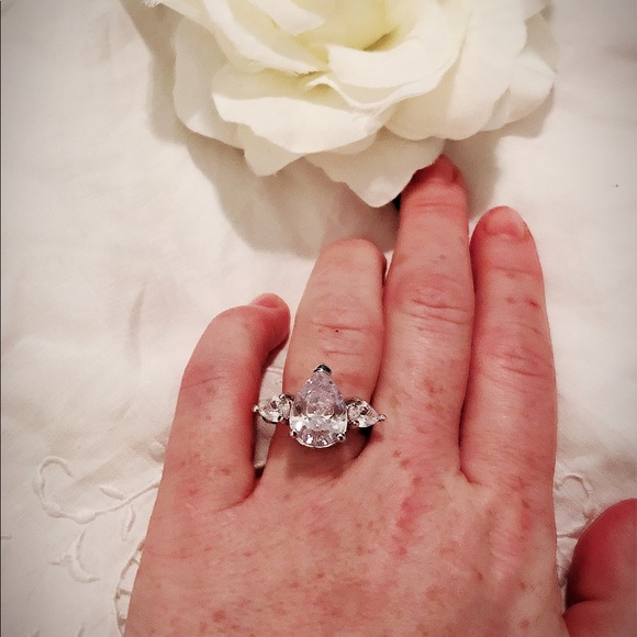 đĽSALEđĽ 5CT Pear Diamond Engagement Ring - Picture 5 of 7